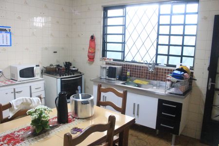 Casa à venda com 180m², 2 quartos e 2 vagasCozinha