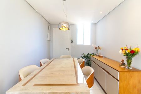 Apartamento à venda com 57m², 2 quartos e 1 vaga Apartamento à venda com 57m², 2 quartos e 1 vagaSala