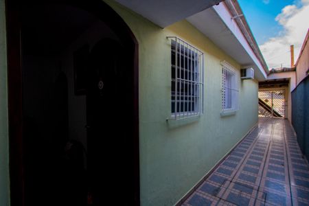 Casa à venda com 84m², 2 quartos e 2 vagasCorredor