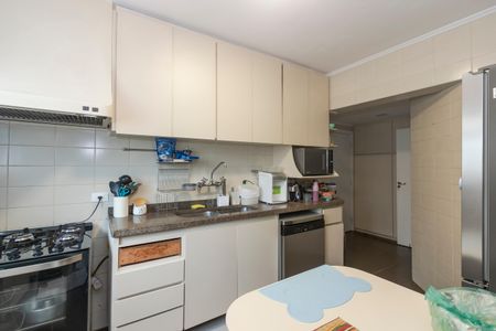 Apartamento à venda com 137m², 4 quartos e 2 vagas Apartamento à venda com 137m², 4 quartos e 2 vagasCozinha