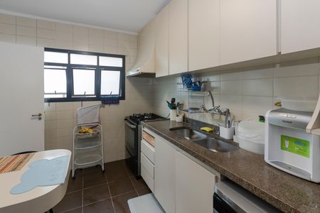 Apartamento à venda com 137m², 4 quartos e 2 vagas Apartamento à venda com 137m², 4 quartos e 2 vagasCozinha