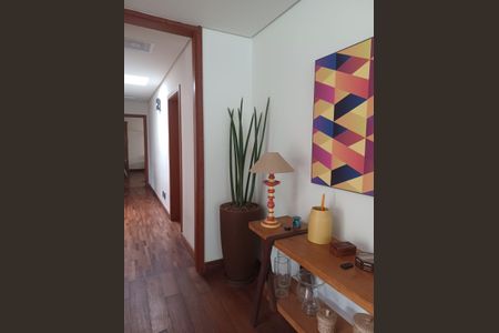 Casa à venda com 420m², 3 quartos e 5 vagasCorredor