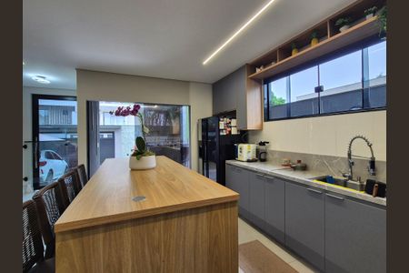 Casa de condomínio à venda com 190m², 4 quartos e 2 vagas Casa de condomínio à venda com 190m², 4 quartos e 2 vagasCozinha