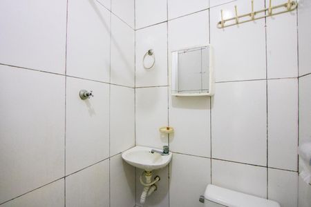 Banheiro de casa para alugar com 1 quarto, 35m² em Jardim Cerqueira Leite, Mauá