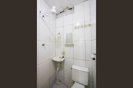 Banheiro de casa para alugar com 1 quarto, 35m² em Jardim Cerqueira Leite, Mauá