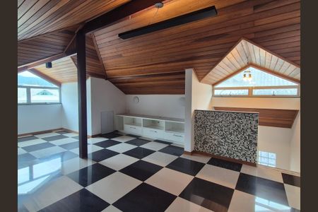 Casa de condomínio para alugar com 360m², 4 quartos e 2 vagas