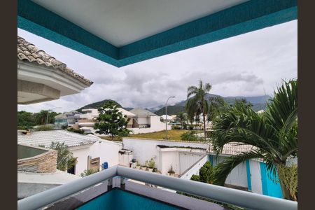 Casa de condomínio para alugar com 360m², 4 quartos e 2 vagas