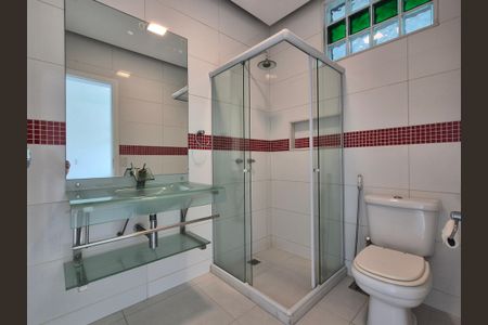 Casa de condomínio para alugar com 360m², 4 quartos e 2 vagas