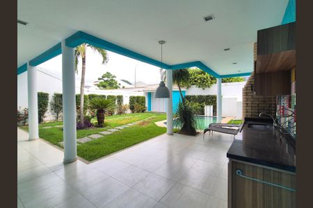 Casa de condomínio para alugar com 360m², 4 quartos e 2 vagas