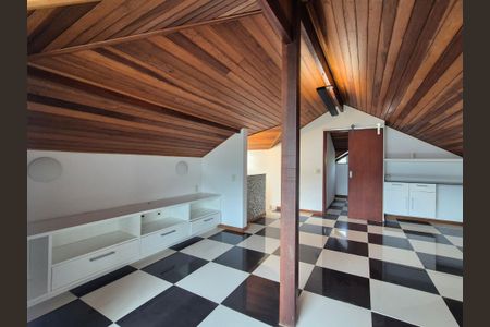 Casa de condomínio para alugar com 360m², 4 quartos e 2 vagas