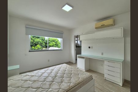 Casa de condomínio para alugar com 360m², 4 quartos e 2 vagas