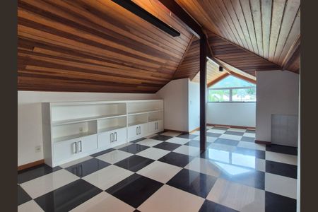 Casa de condomínio para alugar com 360m², 4 quartos e 2 vagas