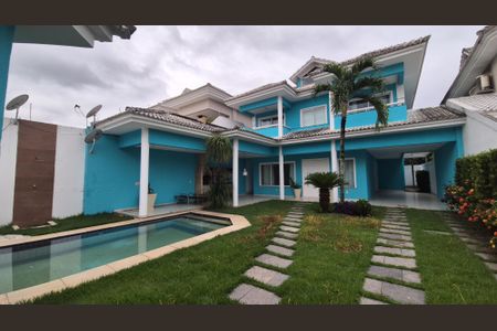 Casa de condomínio para alugar com 360m², 4 quartos e 2 vagas