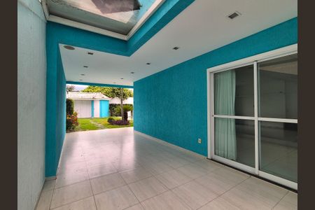 Casa de condomínio para alugar com 360m², 4 quartos e 2 vagas