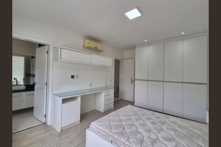 Casa de condomínio para alugar com 360m², 4 quartos e 2 vagas