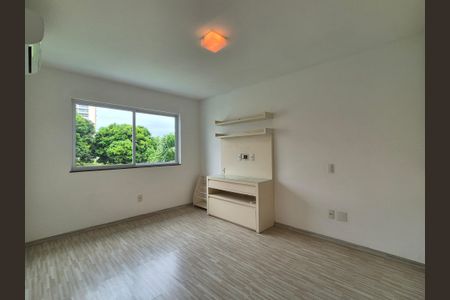 Casa de condomínio para alugar com 360m², 4 quartos e 2 vagas