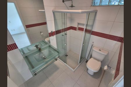 Casa de condomínio para alugar com 360m², 4 quartos e 2 vagas