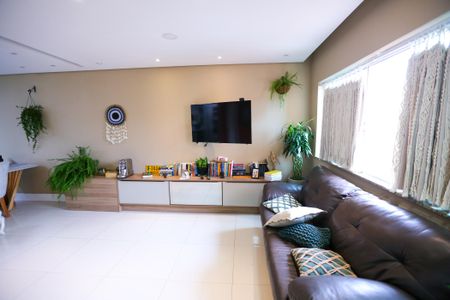 Sala de casa para alugar com 2 quartos, 90m² em Vila Carbone, São Paulo