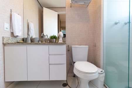 Apartamento à venda com 67m², 2 quartos e 1 vaga Apartamento à venda com 67m², 2 quartos e 1 vagaBanheiro da Suíte