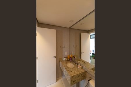 Apartamento à venda com 67m², 2 quartos e 1 vaga Apartamento à venda com 67m², 2 quartos e 1 vagaBanheiro social