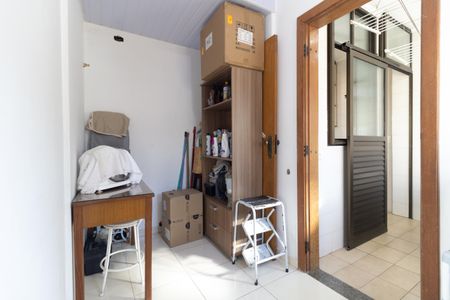 Apartamento à venda com 93m², 3 quartos e 2 vagas Apartamento à venda com 93m², 3 quartos e 2 vagasQuarto de Serviço