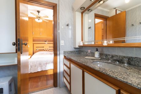 Apartamento à venda com 93m², 3 quartos e 2 vagas Apartamento à venda com 93m², 3 quartos e 2 vagasBanheiro da Suíte