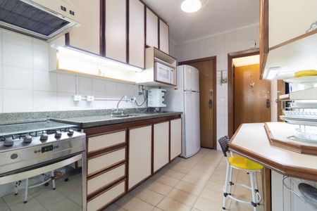 Apartamento à venda com 93m², 3 quartos e 2 vagas Apartamento à venda com 93m², 3 quartos e 2 vagasCozinha