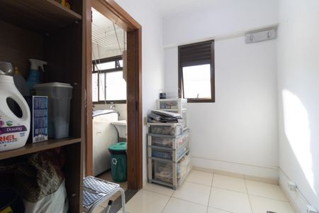 Apartamento à venda com 93m², 3 quartos e 2 vagas Apartamento à venda com 93m², 3 quartos e 2 vagasQuarto de Serviço