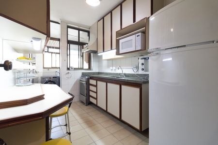 Apartamento à venda com 93m², 3 quartos e 2 vagas Apartamento à venda com 93m², 3 quartos e 2 vagasCozinha