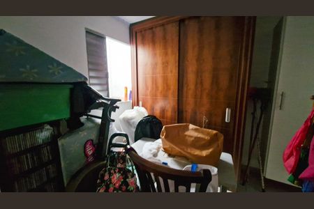 Quarto de casa para alugar com 2 quartos, 160m² em Jardim Guarapiranga, São Paulo