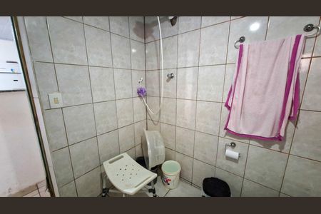 Banheiro de casa para alugar com 2 quartos, 160m² em Jardim Guarapiranga, São Paulo