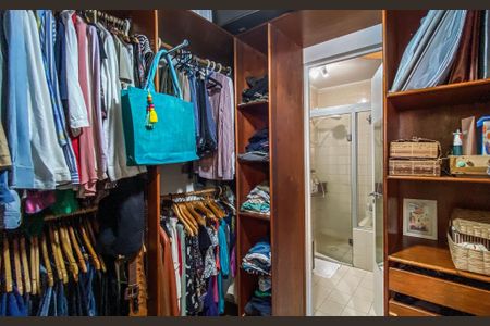 Apartamento à venda com 156m², 3 quartos e 2 vagasCloset 