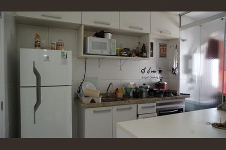 Cozinha de apartamento à venda com 2 quartos, 50m² em Jardim Cocaia, Guarulhos