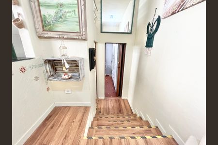 Casa à venda com 120m², 5 quartos e 4 vagasEscada