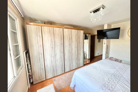 Casa à venda com 120m², 5 quartos e 4 vagasQuarto 2