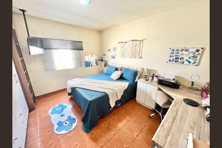 Casa à venda com 120m², 5 quartos e 4 vagasQuarto 1