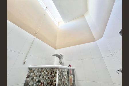 Casa à venda com 120m², 5 quartos e 4 vagasBanheiro