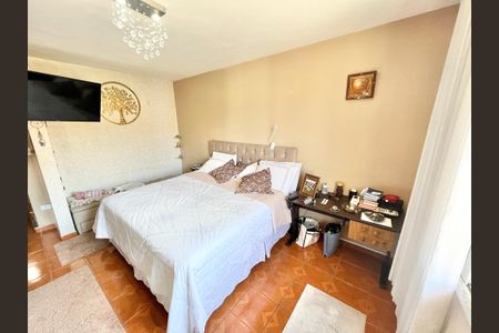 Casa à venda com 120m², 5 quartos e 4 vagasQuarto 2