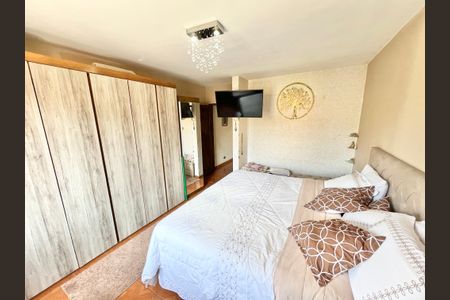Casa à venda com 120m², 5 quartos e 4 vagasQuarto 2