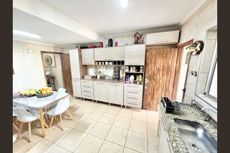 Casa à venda com 120m², 5 quartos e 4 vagasCozinha