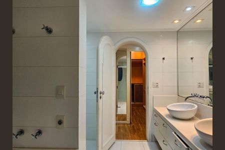 Apartamento à venda com 266m², 4 quartos e 4 vagasBanheiro da Suíte 4