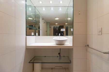 Apartamento à venda com 266m², 4 quartos e 4 vagasBanheiro da Suíte 1