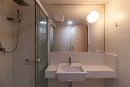 Apartamento à venda com 266m², 4 quartos e 4 vagasBanheiro da Suíte 2