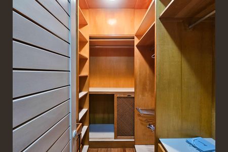 Apartamento à venda com 266m², 4 quartos e 4 vagasCloset da suíte 4