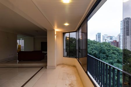 Varanda de apartamento à venda com 4 quartos, 266m² em Pacaembu, São Paulo