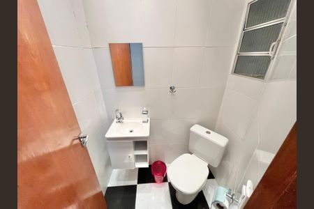 Casa para alugar com 98m², 2 quartos e 2 vagasBanheiro da Suíte