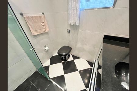 Casa para alugar com 98m², 2 quartos e 2 vagasBanheiro