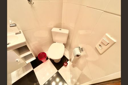 Casa para alugar com 98m², 2 quartos e 2 vagasBanheiro da Suíte