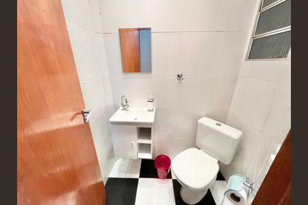 Casa para alugar com 98m², 2 quartos e 2 vagasBanheiro da Suíte