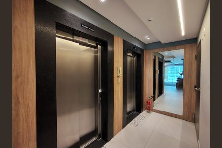 Studio para alugar com 45m², 1 quarto e 1 vaga Studio para alugar com 45m², 1 quarto e 1 vagaHall elevador